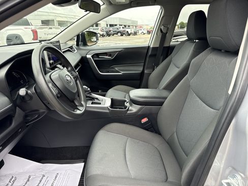 Used 2024 Toyota RAV4 XLE w/ Convenience Package FWD image 11