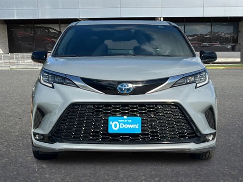 Used 2023 Toyota Sienna XSE w/ XSE Plus Package image 11