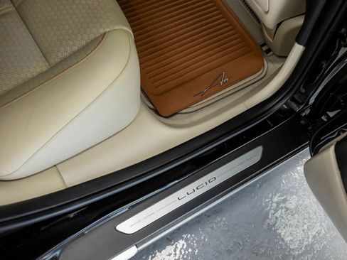 Used 2022 Lucid Air Grand Touring image 34