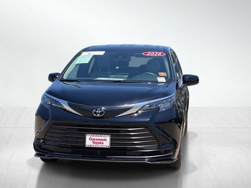 Certified 2026 Toyota Sienna LE FWD image 13
