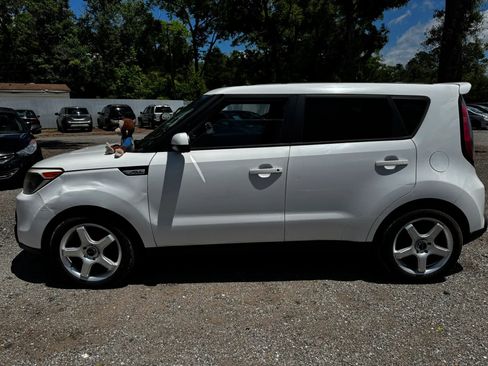 Used 2015 Kia Soul + FWD image 3