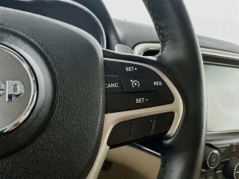 Used 2017 Jeep Grand Cherokee Limited image 26