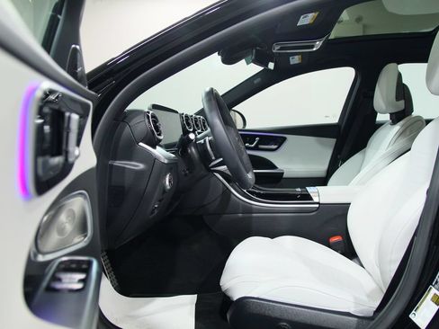 Used 2024 Mercedes-Benz C 300 4MATIC Sedan image 5