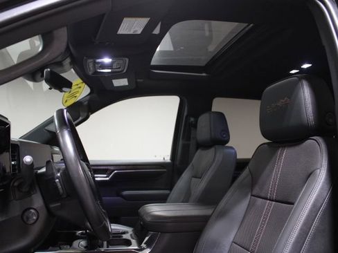 Used 2023 Chevrolet Silverado 1500 High Country w/ High Country Premium Package AWD/4WD image 3