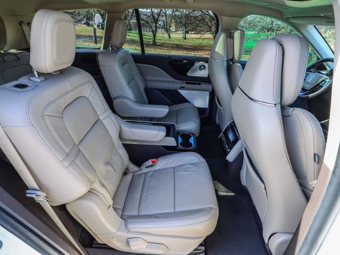 Used 2022 Lincoln Aviator Reserve w/ Equipment Group 201A image 50