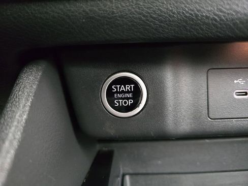 Used 2022 Nissan Rogue SV w/ SV Premium Package FWD image 33