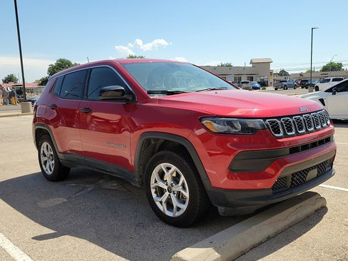 Used 2025 Jeep Compass Sport AWD/4WD image 4