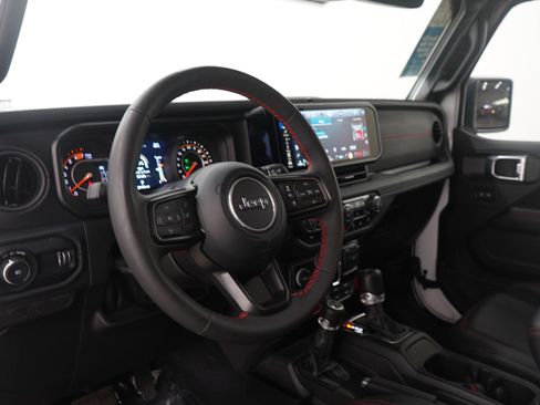 Used 2024 Jeep Wrangler Unlimited Rubicon AWD/4WD image 26