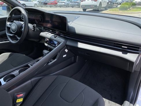 New 2025 Hyundai Elantra SEL image 38