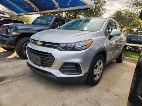 Used 2018 Chevrolet Trax LS image 3