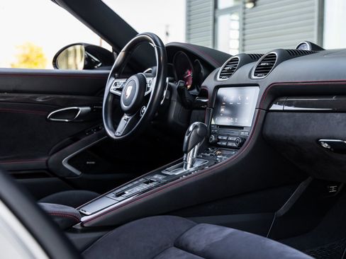 Certified 2019 Porsche 718 Boxster GTS image 38