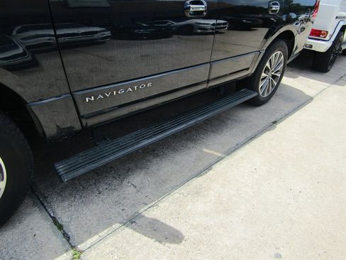 Used 2015 Lincoln Navigator 2WD image 15