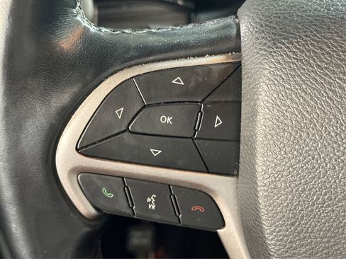 Used 2021 Jeep Grand Cherokee Laredo X image 32