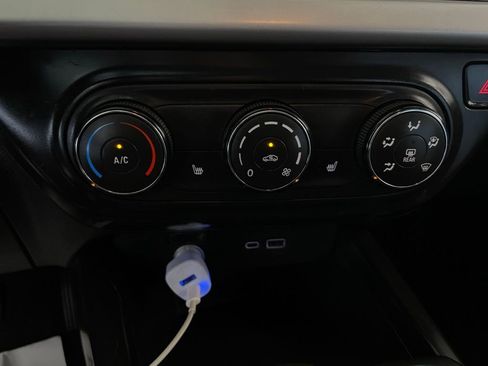 Used 2024 Chevrolet Trax LS w/ LS Convenience Package image 34