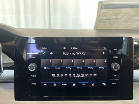 Used 2025 Volkswagen Taos SE image 17