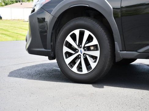 Used 2023 Subaru Outback Premium AWD/4WD image 12