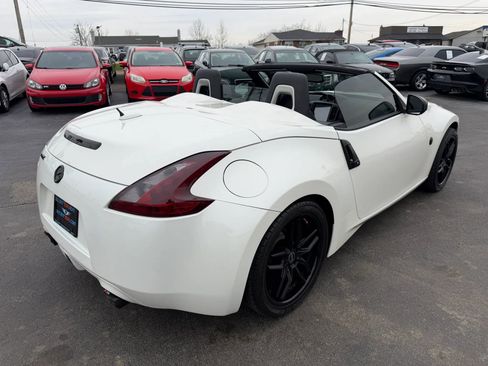 Used 2014 Nissan 370Z Touring w/ Sport Package RWD image 3