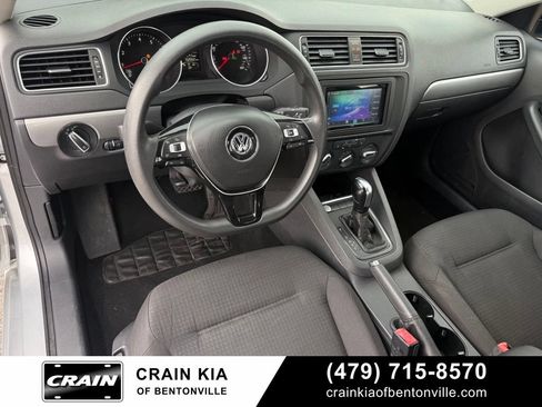 Used 2015 Volkswagen Jetta SE FWD image 9