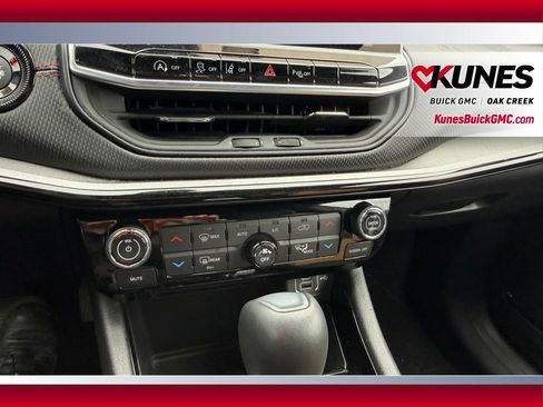 Used 2025 Jeep Compass Trailhawk AWD/4WD image 17