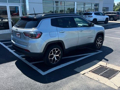 Used 2024 Jeep Compass Limited AWD/4WD image 8