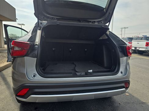 Used 2024 Chevrolet Trax LT w/ Driver Confidence Package image 19