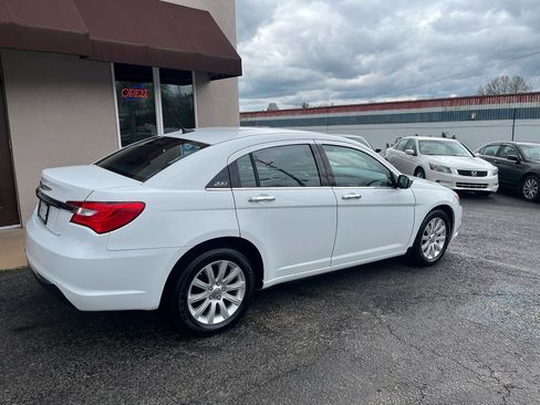 Used 2013 Chrysler 200 Limited FWD image 5