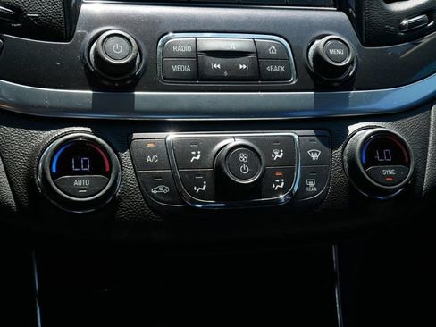 Used 2019 Chevrolet Impala LT FWD image 24