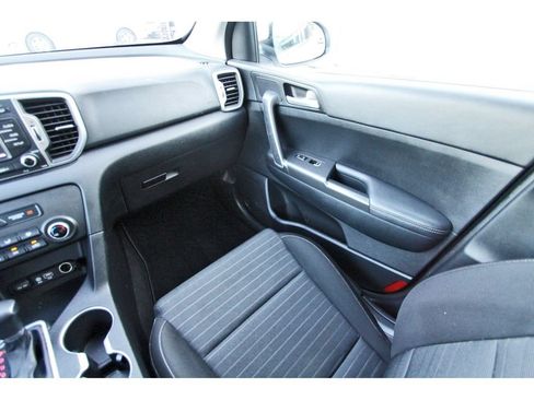 Used 2018 Kia Sportage LX FWD image 11