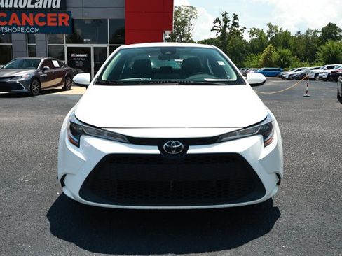 Used 2022 Toyota Corolla LE FWD image 2
