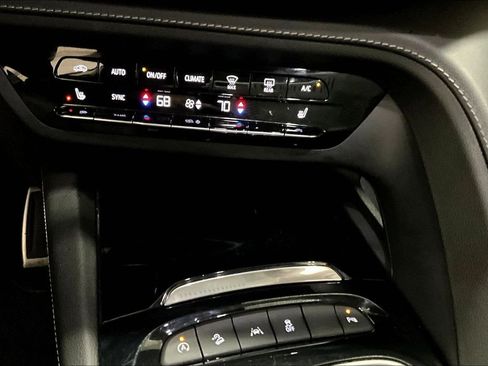 Used 2022 Buick Envision Essence w/ Sport Touring Package AWD/4WD image 15