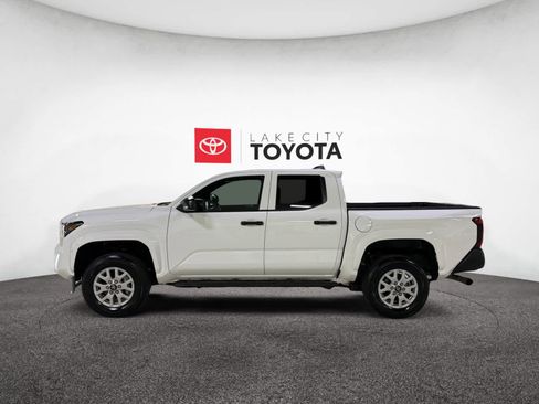 Used 2024 Toyota Tacoma SR image 3