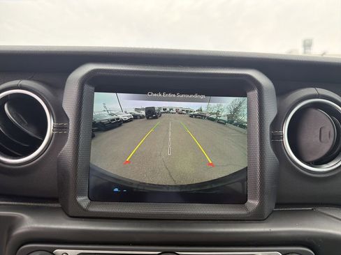 Used 2023 Jeep Wrangler Unlimited Sahara w/ Cold Weather Group image 26