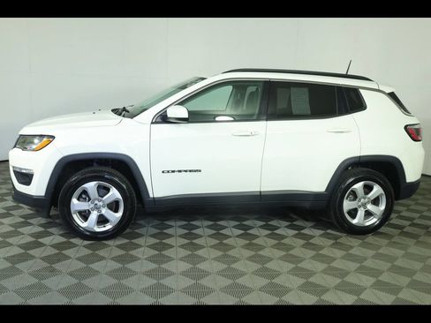 Used 2018 Jeep Compass Latitude w/ Cold Weather Group AWD/4WD image 12