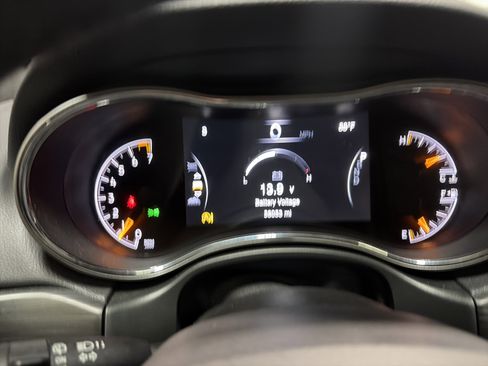 Used 2021 Jeep Grand Cherokee Limited AWD/4WD image 15