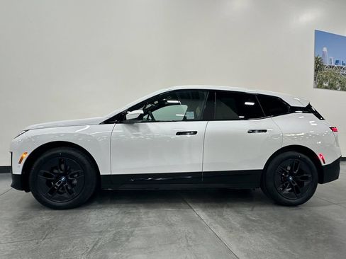 Used 2023 BMW iX xDrive50 w/ Convenience Package AWD/4WD image 7
