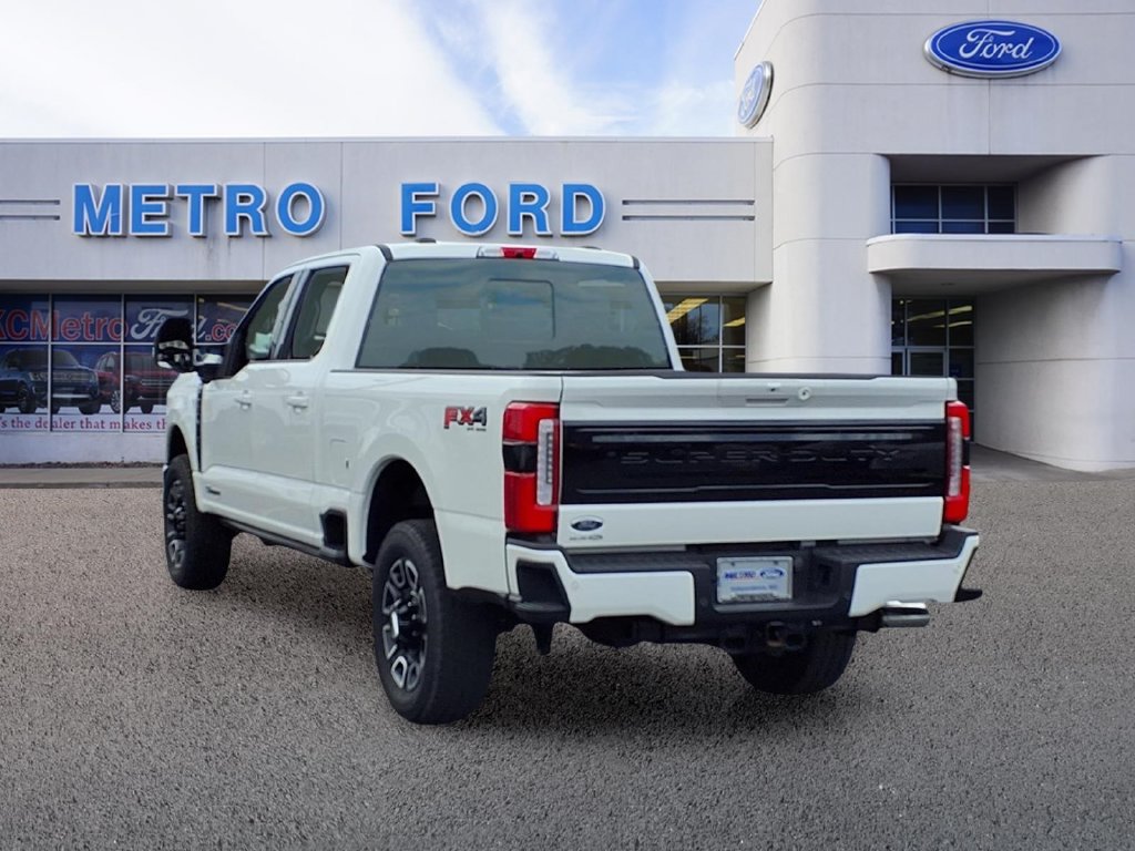 Used 2025 Ford F250 Platinum w/ FX4 Off-Road Package AWD/4WD image 5