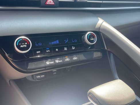 Used 2023 Hyundai Elantra SEL FWD image 29