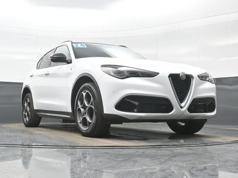 Used 2024 Alfa Romeo Stelvio Ti w/ Active Assist Plus Package image 33