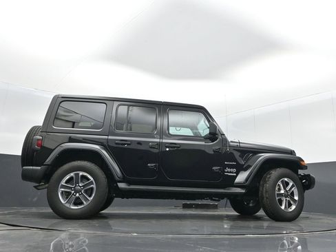 Certified 2022 Jeep Wrangler Unlimited Sahara AWD/4WD image 36