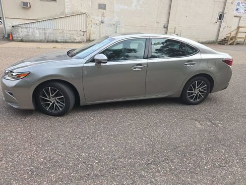 Used 2016 Lexus ES 350 w/ Premium Package w/Wood Trim FWD image 3