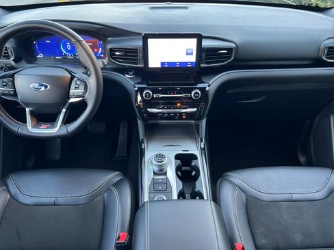 Certified 2022 Ford Explorer ST image 3