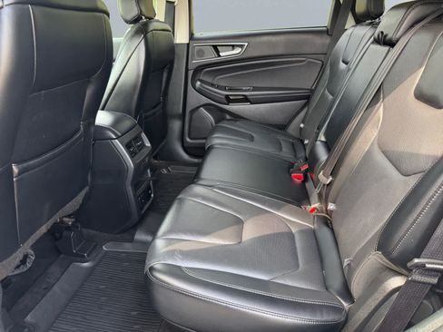 Used 2019 Ford Edge Titanium w/ Equipment Group 301A AWD/4WD image 18