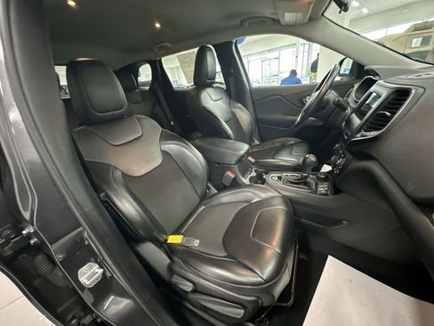 Used 2020 Jeep Cherokee Latitude Plus w/ Cold Weather Group image 29