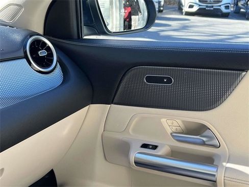 Certified 2022 Mercedes-Benz GLA 250 4MATIC image 33