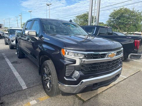 Used 2023 Chevrolet Silverado 1500 LT AWD/4WD image 5