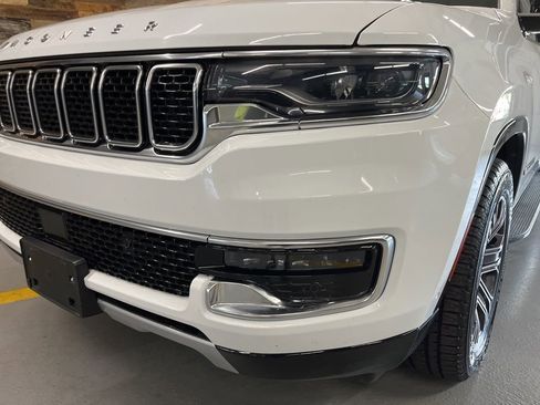 Used 2024 Jeep Wagoneer L Series II w/ Flexible Seating Group AWD/4WD image 10