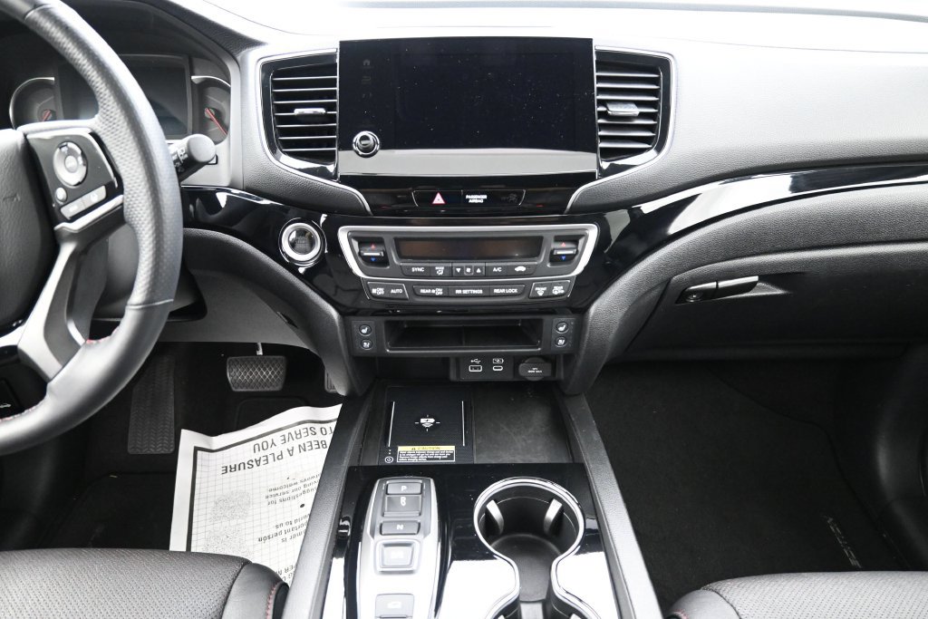 Used 2025 Honda Passport Black Edition image 26