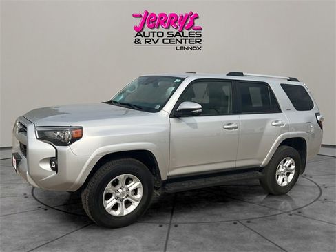 Used 2024 Toyota 4Runner SR5 Premium image 3