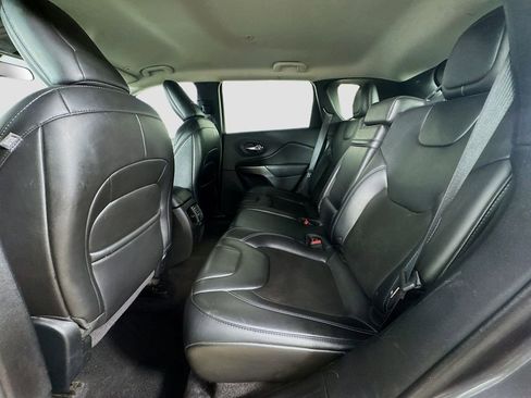 Used 2019 Jeep Cherokee Latitude Plus AWD/4WD image 27