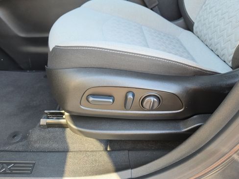 Used 2022 Chevrolet Equinox LT FWD image 16
